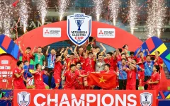 Khoảnh khắc đội tuyển Việt Nam nâng cao cúp vô địch AFF Cup 2024: Rưng rưng! Khoảnh khắc đội tuyển Việt Nam nâng cao cúp vô địch AFF Cup 2024: Rưng rưng!