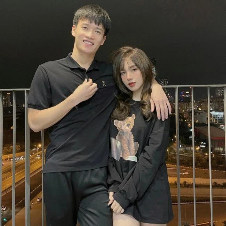 Tình cũ cầu thủ Hoàng Đức ngày càng nóng bỏng, gợi cảm - 2