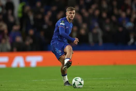 Kiernan Dewsbury-Hall trở thành mục tiêu hàng đầu của West Ham. Kiernan Dewsbury-Hall tro thanh muc tieu hang dau cua West Ham.