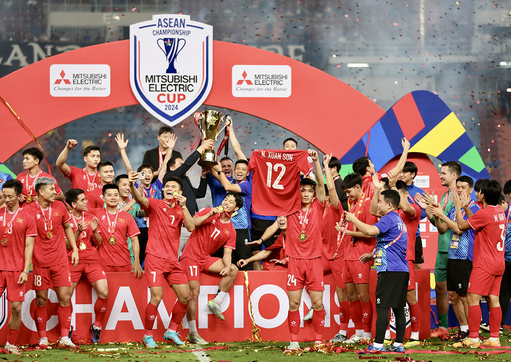 HLV Kim Sang-sik thức tỉnh đội tuyển Việt Nam khỏi men say chiến thắng- Ảnh 1. HLV Kim Sang-sik thức tỉnh đội tuyển Việt Nam khỏi men say chiến thắng- Ảnh 1.