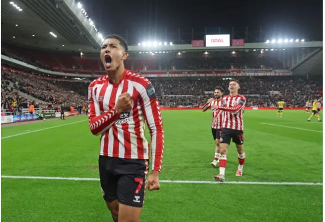 Jobe Bellingham có câu trả lời cho Arsenal và MU. Jobe Bellingham co cau tra loi cho Arsenal va MU.