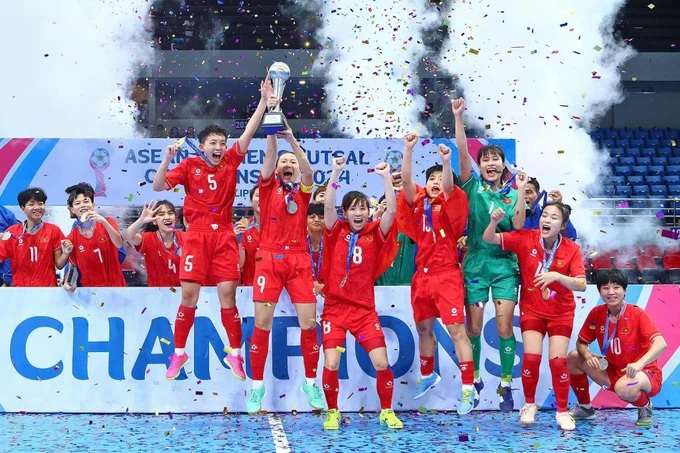 Đội tuyển futsal nữ Việt Nam lọt tốp 10 thế giới, HLV Đình Hoàng được vinh danh- Ảnh 1. Đội tuyển futsal nữ Việt Nam lọt tốp 10 thế giới, HLV Đình Hoàng được vinh danh- Ảnh 1.