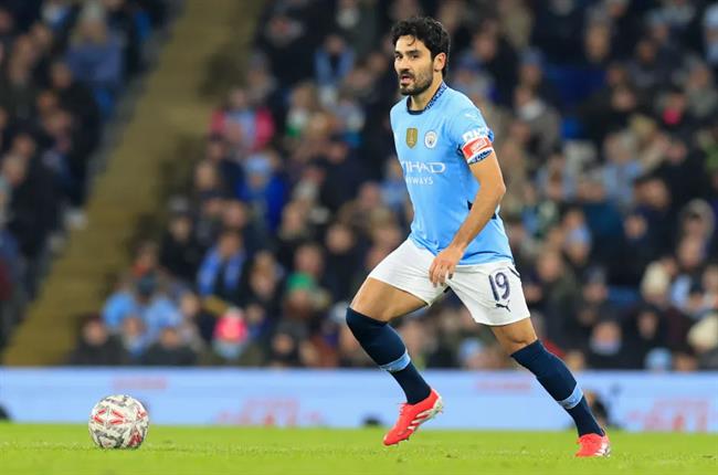 Galatasaray đang theo đuổi tiền vệ Ilkay Gundogan. Galatasaray dang theo duoi tien ve Ilkay Gundogan.