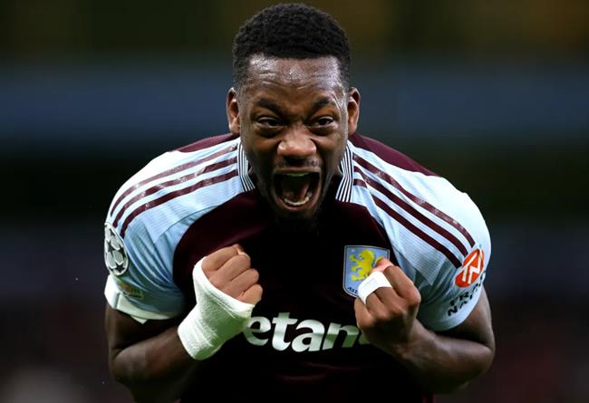 Jhon Duran chuẩn bị trở thành đồng đội của Cristiano Ronaldo. Jhon Duran chuan bi tro thanh dong doi cua Cristiano Ronaldo.