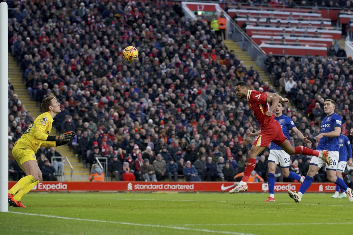 Liverpool trình diễn sức mạnh hủy diệt, Arsenal 'mướt mồ hôi' mới thắng sau tấm thẻ đỏ- Ảnh 1. Liverpool trình diễn sức mạnh hủy diệt, Arsenal 'mướt mồ hôi' mới thắng sau tấm thẻ đỏ- Ảnh 1.