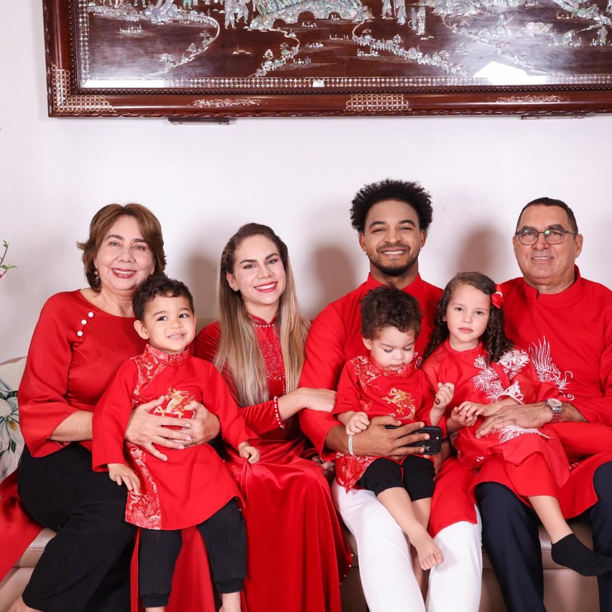 Đại gia đình nhà Xuân Son đón tết ở Nam Định Đại gia đình nhà Xuân Son đón tết ở Nam Định