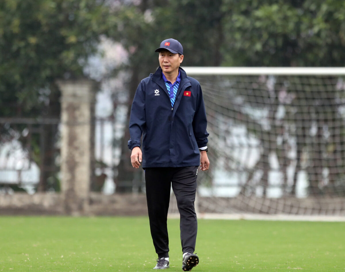 HLV Kim Sang-sik quá khó đoán, ông Ishii liệu có đọc được?- Ảnh 1. HLV Kim Sang-sik quá khó đoán, ông Ishii liệu có đọc được?- Ảnh 1.