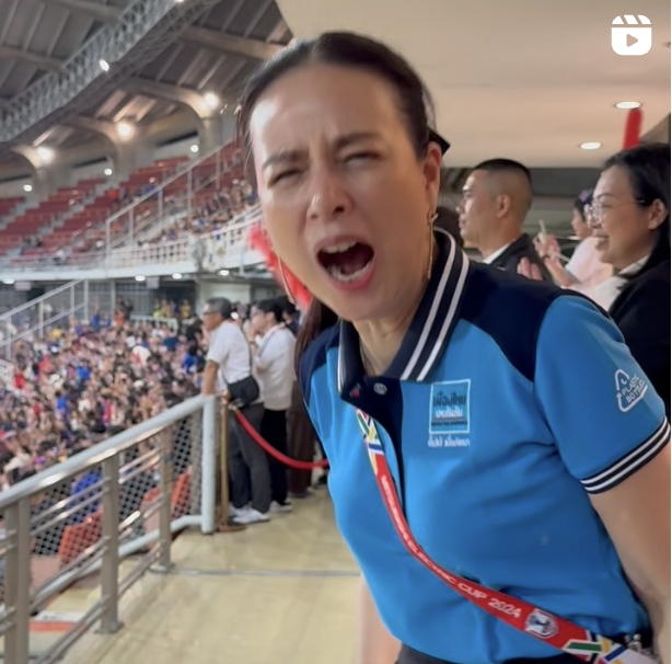 Cảm xúc của Madam Pang khi theo dõi đội tuyển Thái Lan thi đấu quá nghẹt thở Cảm xúc của Madam Pang khi theo dõi đội tuyển Thái Lan thi đấu quá nghẹt thở