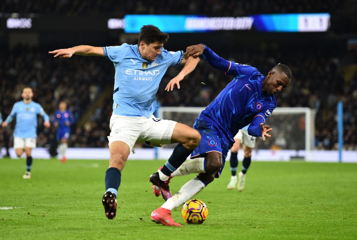 Abdukodir Khusanov (trái) mắc lỗi dẫn tới bàn thua ngay phút thứ 2 và nhận thẻ vàng ở phút thứ 4, nhưng HLV Pep Guardiola vẫn bảo vệ Abdukodir Khusanov (trái) mắc lỗi dẫn tới bàn thua ngay phút thứ 2 và nhận thẻ vàng ở phút thứ 4, nhưng HLV Pep Guardiola vẫn bảo vệ