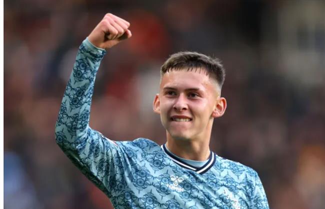 Chris Rigg được nhiều đội bóng lớn quan tâm. Chris Rigg duoc nhieu doi bong lon quan tam.