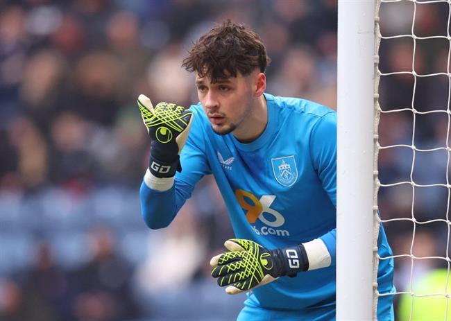 James Trafford đang là mục tiêu hàng đầu của Newcastle. James Trafford dang la muc tieu hang dau cua Newcastle.