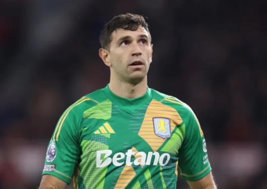 Emiliano Martinez chơi rất tốt trong màu áo Aston Villa. Emiliano Martinez choi rat tot trong mau ao Aston Villa.