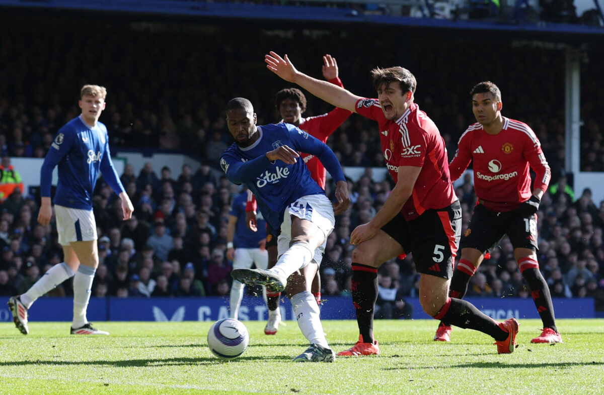 M.U thi đấu thảm họa, nhờ VAR 'cứu' mới hòa Everton: Ghế HLV Amorim vẫn lung lay- Ảnh 2. M.U thi đấu thảm họa, nhờ VAR 'cứu' mới hòa Everton: Ghế HLV Amorim vẫn lung lay- Ảnh 2.