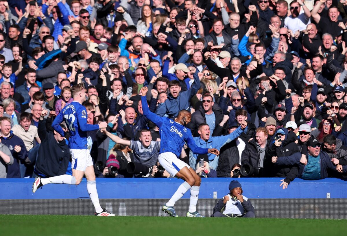 M.U thi đấu thảm họa, nhờ VAR 'cứu' mới hòa Everton: Ghế HLV Amorim vẫn lung lay- Ảnh 4. M.U thi đấu thảm họa, nhờ VAR 'cứu' mới hòa Everton: Ghế HLV Amorim vẫn lung lay- Ảnh 4.