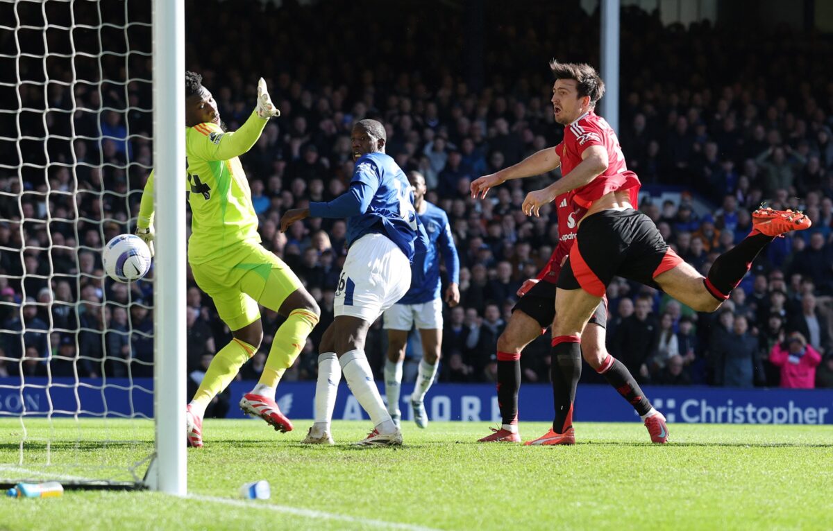 M.U thi đấu thảm họa, nhờ VAR 'cứu' mới hòa Everton: Ghế HLV Amorim vẫn lung lay- Ảnh 7. M.U thi đấu thảm họa, nhờ VAR 'cứu' mới hòa Everton: Ghế HLV Amorim vẫn lung lay- Ảnh 7.