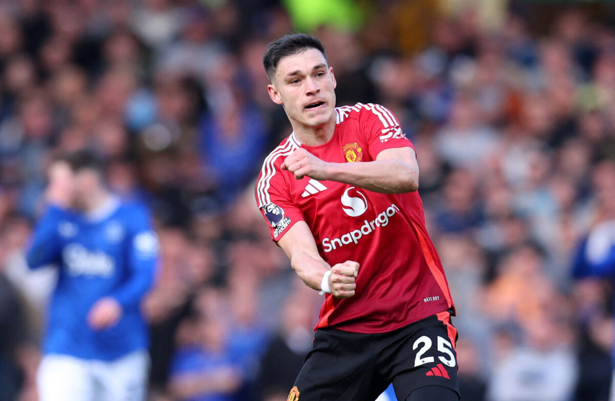 M.U thi đấu thảm họa, nhờ VAR 'cứu' mới hòa Everton: Ghế HLV Amorim vẫn lung lay- Ảnh 8. M.U thi đấu thảm họa, nhờ VAR 'cứu' mới hòa Everton: Ghế HLV Amorim vẫn lung lay- Ảnh 8.