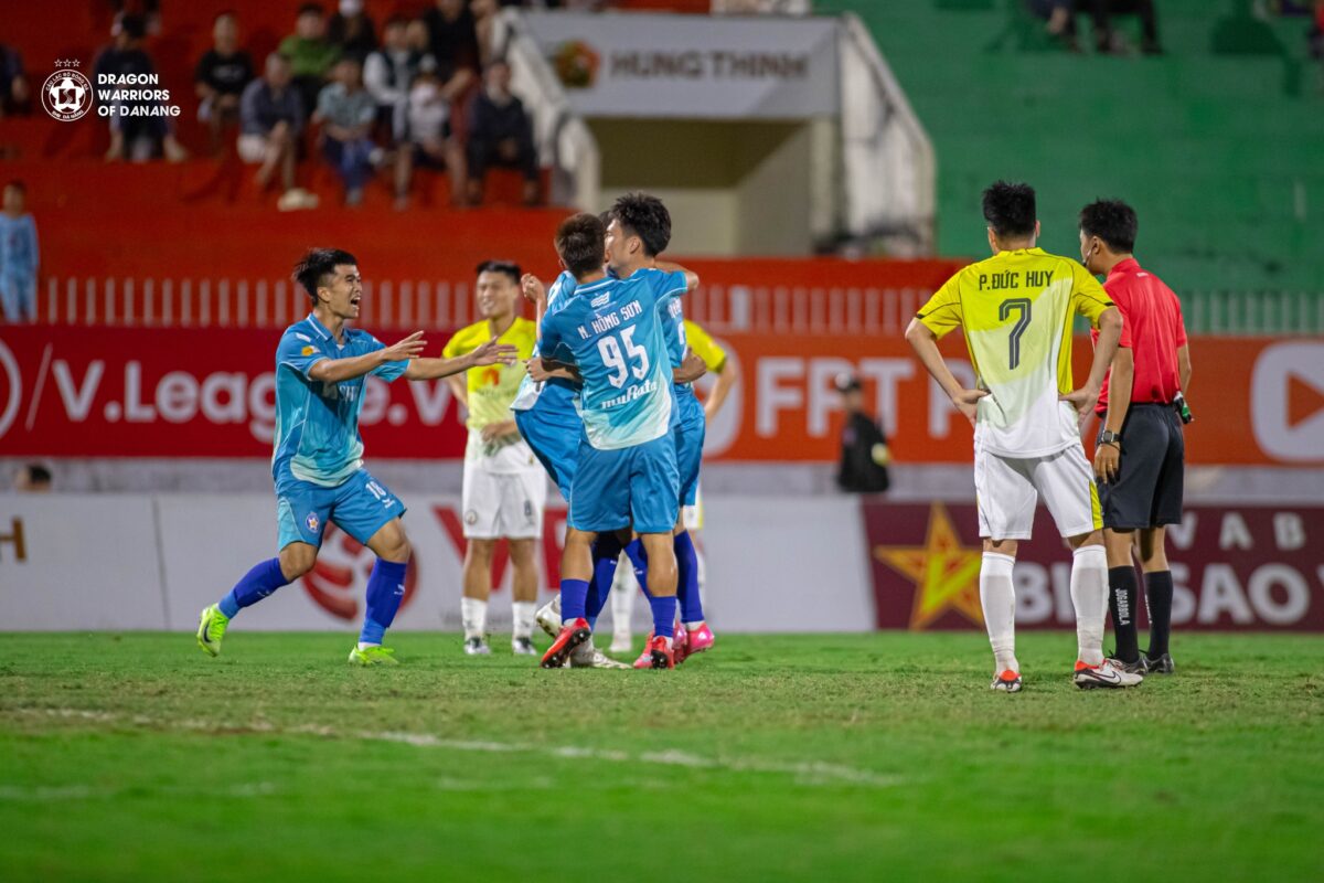 CLB Đà Nẵng tạo bất ngờ lớn trong ngày về 'nhà mới'?- Ảnh 2. CLB Đà Nẵng tạo bất ngờ lớn trong ngày về 'nhà mới'?- Ảnh 2.