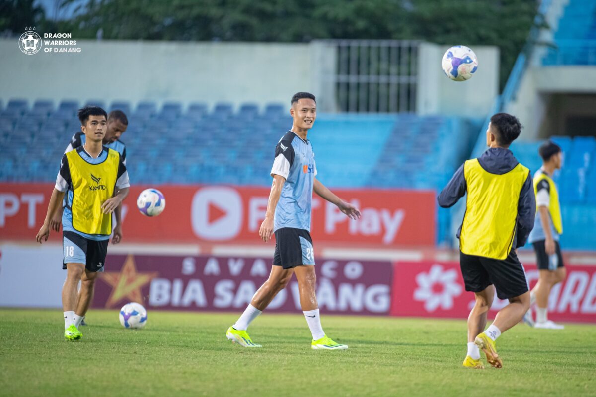 CLB Đà Nẵng tạo bất ngờ lớn trong ngày về 'nhà mới'?- Ảnh 1. CLB Đà Nẵng tạo bất ngờ lớn trong ngày về 'nhà mới'?- Ảnh 1.