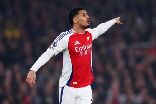 Real Madrid đua William Saliba trở thành mục tiêu số 1 ở Hè 2025. Real Madrid dua William Saliba tro thanh muc tieu so 1 o He 2025.