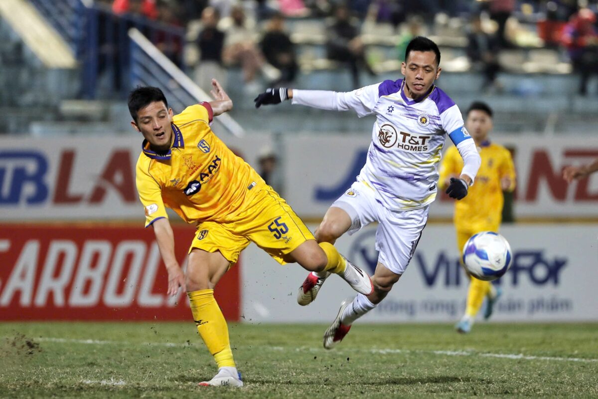 Hoàng Văn Khánh sẽ vắng mặt ở trận đấu tới của SLNA Hoàng Văn Khánh sẽ vắng mặt ở trận đấu tới của SLNA