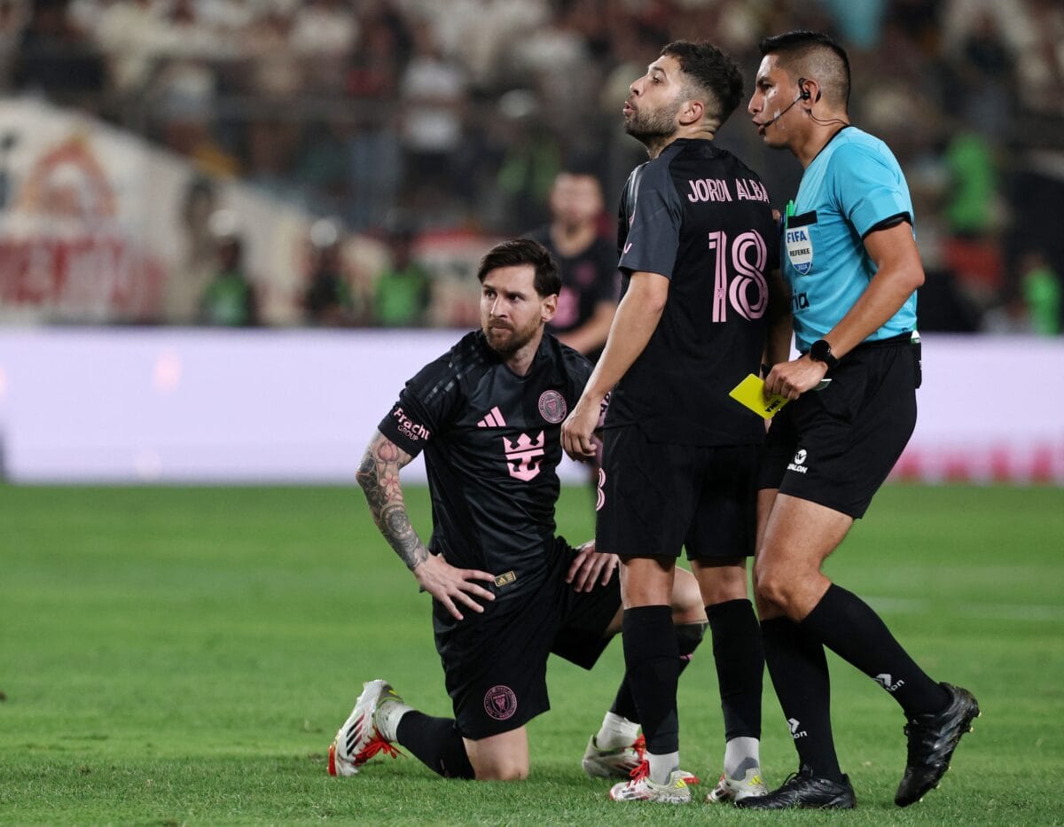 Messi và Jordi Alba, cũng như Sergio Busquets và Luis Suarez đều tham gia đầy đủ các trận tập huấn của Inter Miami Messi và Jordi Alba, cũng như Sergio Busquets và Luis Suarez đều tham gia đầy đủ các trận tập huấn của Inter Miami