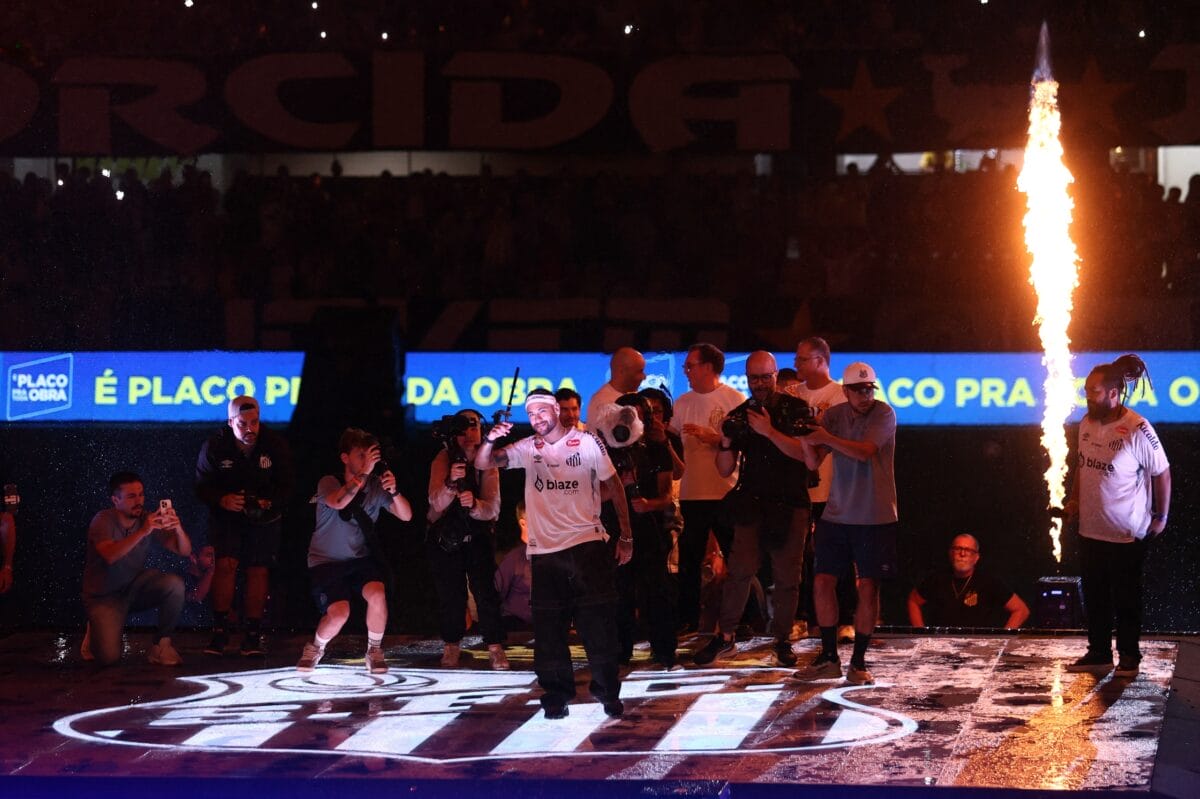 Neymar được CLB Santos tổ chức ra mắt rất hoành tráng trên sân Vila Belmiro Neymar được CLB Santos tổ chức ra mắt rất hoành tráng trên sân Vila Belmiro