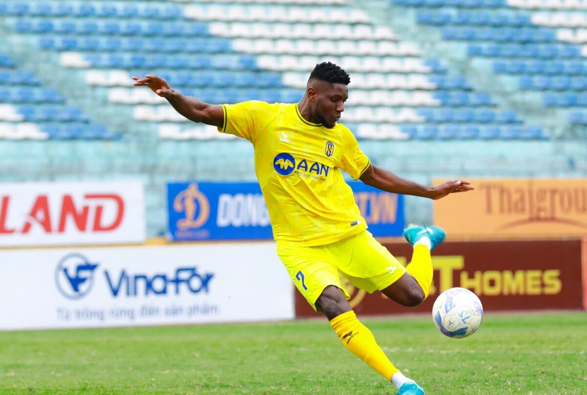 Olaha trong buổi tập của CLV SLNA Olaha trong buổi tập của CLV SLNA