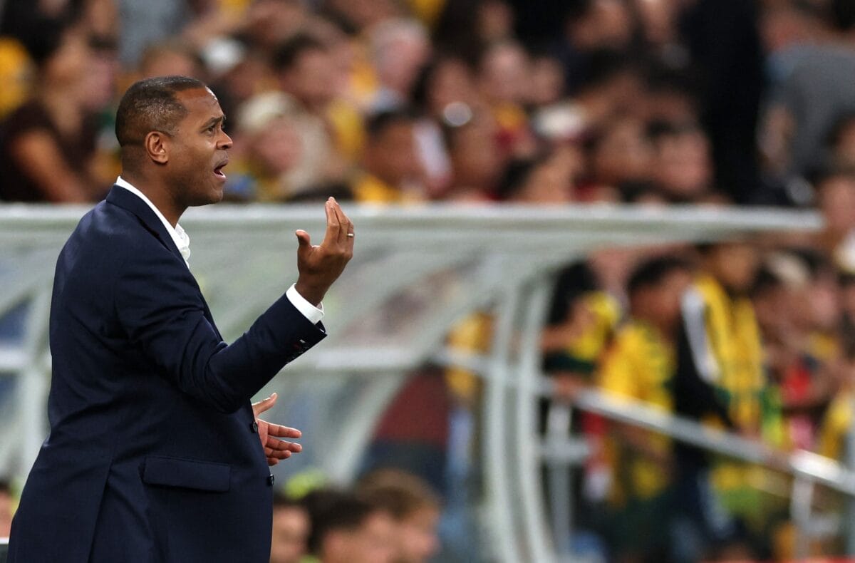 HLV Kluivert ra mắt thảm họa, đội tuyển Indonesia thua đậm Úc: Vé World Cup xa vời!- Ảnh 1. HLV Kluivert ra mắt thảm họa, đội tuyển Indonesia thua đậm Úc: Vé World Cup xa vời!- Ảnh 1.