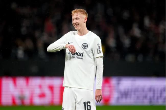 Hugo Larsson lọt vào tầm ngắm của Man City. Hugo Larsson lot vao tam ngam cua Man City.