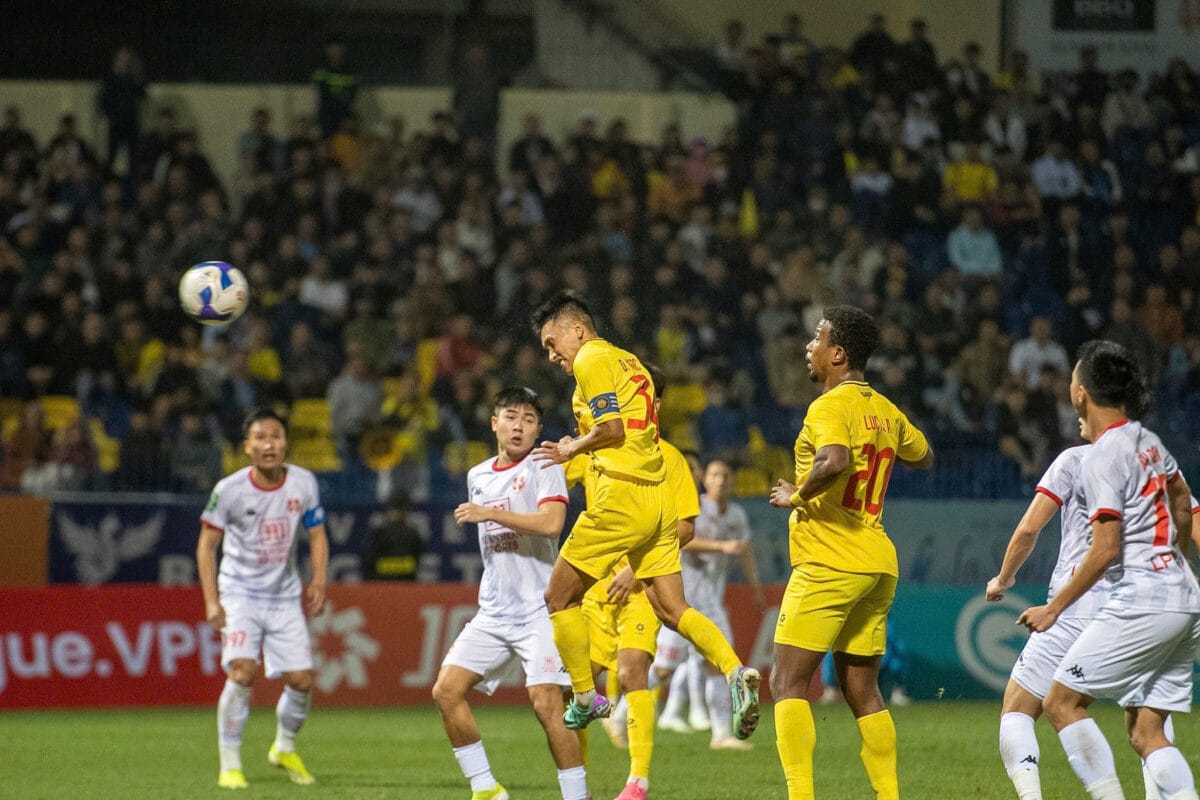 CLB Thanh Hóa thua đau Hải Phòng: Thành cựu vương Cúp quốc gia, chìm sâu vào 'khủng hoảng'- Ảnh 2. CLB Thanh Hóa thua đau Hải Phòng: Thành cựu vương Cúp quốc gia, chìm sâu vào 'khủng hoảng'- Ảnh 2.