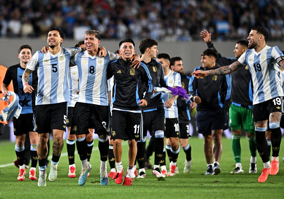 Messi phấn khích khi Argentina sớm lấy vé dự World Cup 2026, vùi dập kình địch Brazil- Ảnh 2. Messi phấn khích khi Argentina sớm lấy vé dự World Cup 2026, vùi dập kình địch Brazil- Ảnh 2.