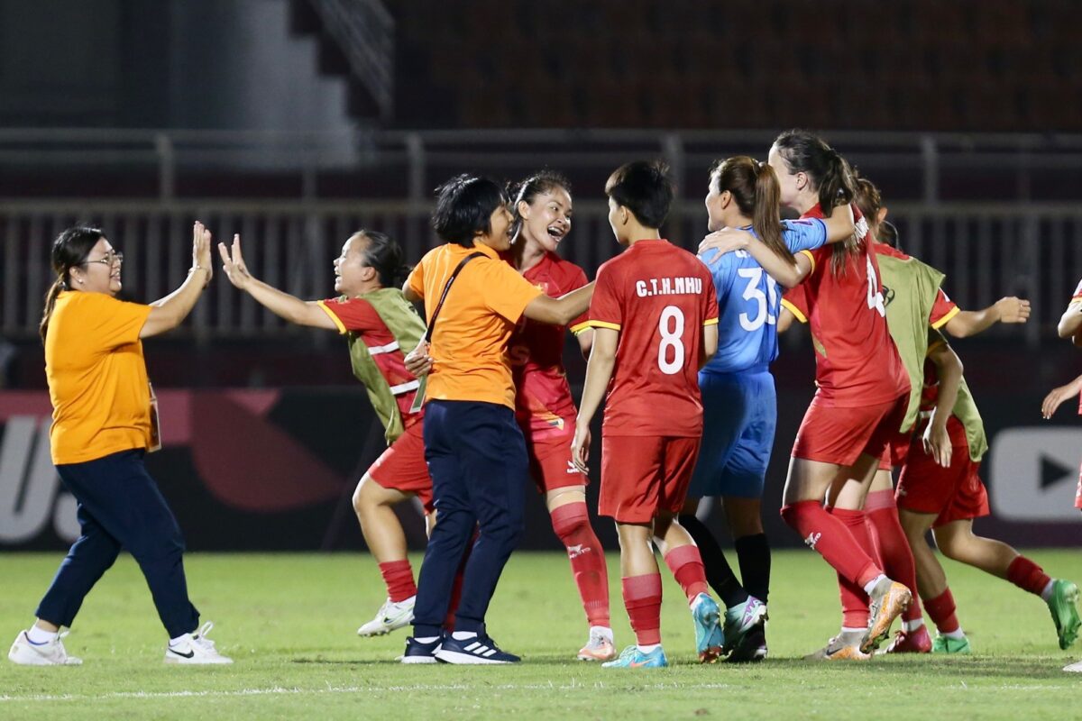 CLB nữ TP.HCM nhận khoản thưởng lớn ngoài sức tưởng tượng: Hơn 9,4 tỉ đồng - Ảnh 1. CLB nữ TP.HCM nhận khoản thưởng lớn ngoài sức tưởng tượng: Hơn 9,4 tỉ đồng - Ảnh 1.