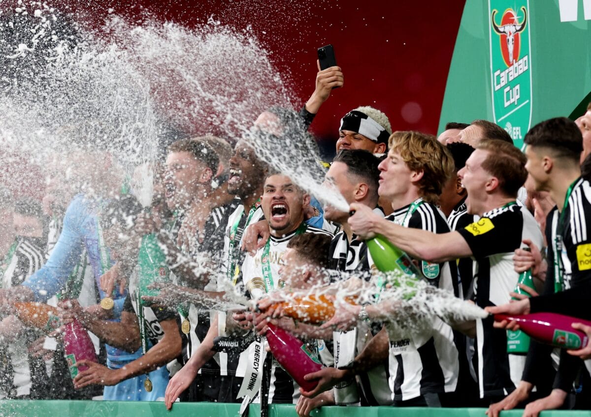 Lamine Yamal rực sáng đưa Barcelona lên đỉnh La Liga, Newcastle vô địch sau 70 năm - Ảnh 2. Lamine Yamal rực sáng đưa Barcelona lên đỉnh La Liga, Newcastle vô địch sau 70 năm - Ảnh 2.