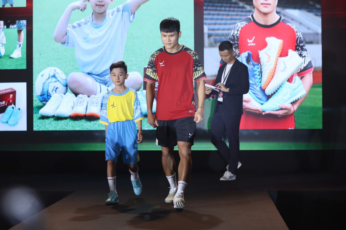 Tuyển thủ Phạm Tuấn Hải trở thành đại sứ của thương hiệu thể thao Việt- Ảnh 2. Tuyển thủ Phạm Tuấn Hải trở thành đại sứ của thương hiệu thể thao Việt- Ảnh 2.