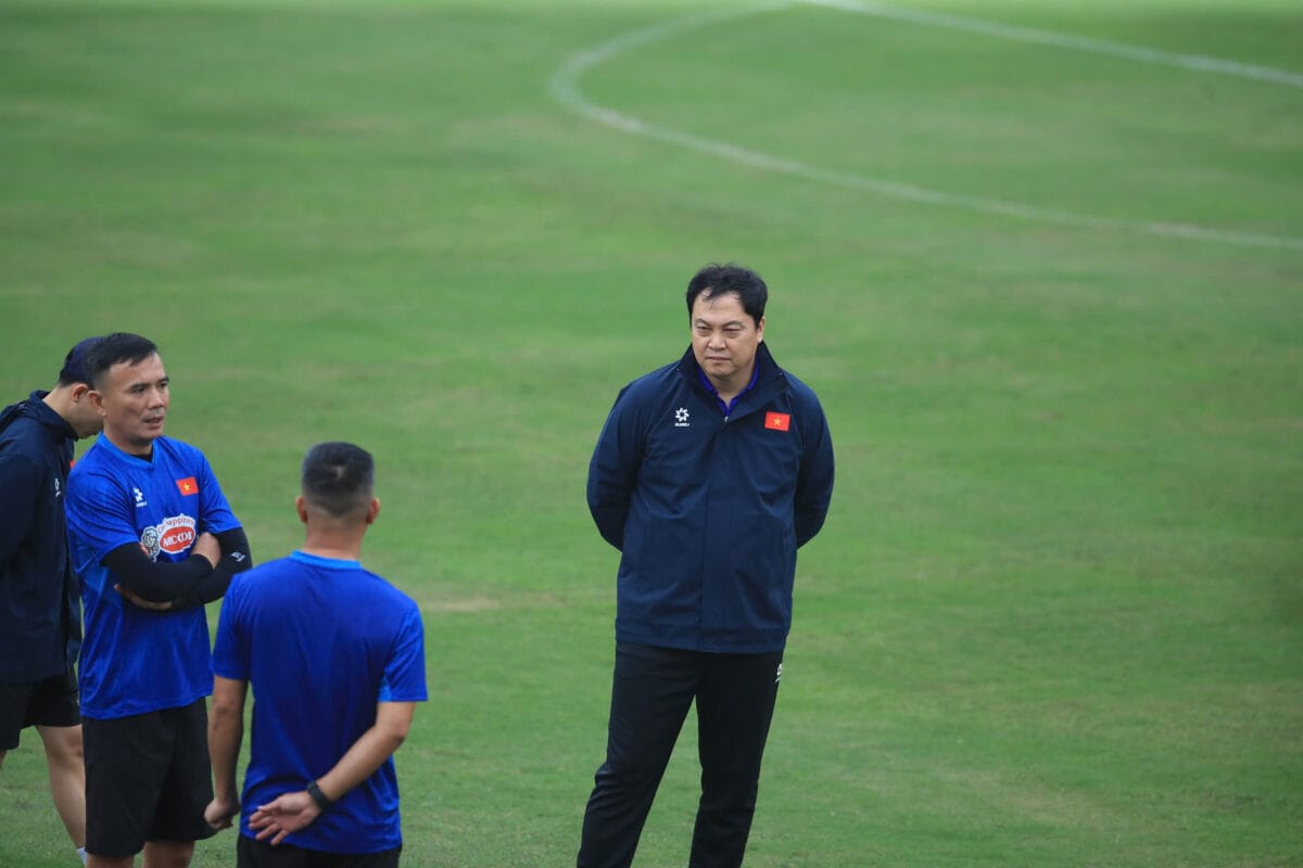 U.22 Việt Nam: Người thay thế HLV Kim Sang-sik lộ diện, sao Việt kiều tập buổi đầu- Ảnh 6. U.22 Việt Nam: Người thay thế HLV Kim Sang-sik lộ diện, sao Việt kiều tập buổi đầu- Ảnh 6.