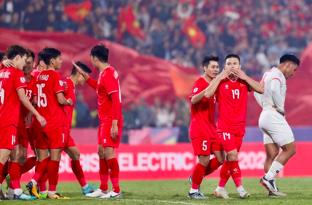 Đội tuyển Việt Nam phải làm gì khi thiếu Xuân Son, thầy Kim đã có cách gì chưa?- Ảnh 1. Đội tuyển Việt Nam phải làm gì khi thiếu Xuân Son, thầy Kim đã có cách gì chưa?- Ảnh 1.