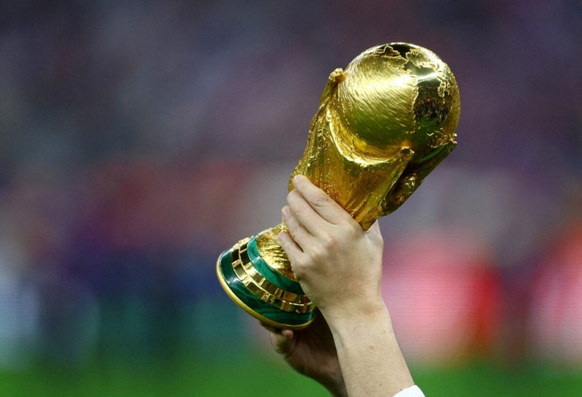 FIFA thay đổi bất thường về World Cup: Tăng số lượng lên 64 đội? - Ảnh 1. FIFA thay đổi bất thường về World Cup: Tăng số lượng lên 64 đội? - Ảnh 1.