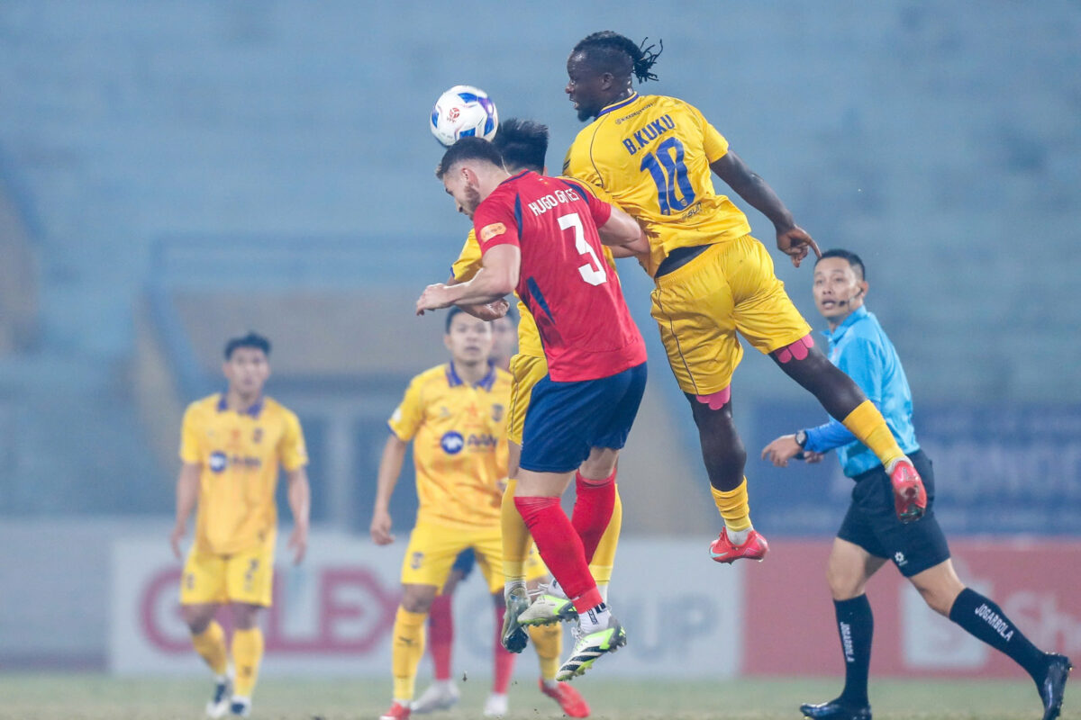 CLB CAHN hòa thất vọng SLNA: Hết cửa tranh vô địch?- Ảnh 4. CLB CAHN hòa thất vọng SLNA: Hết cửa tranh vô địch?- Ảnh 4.