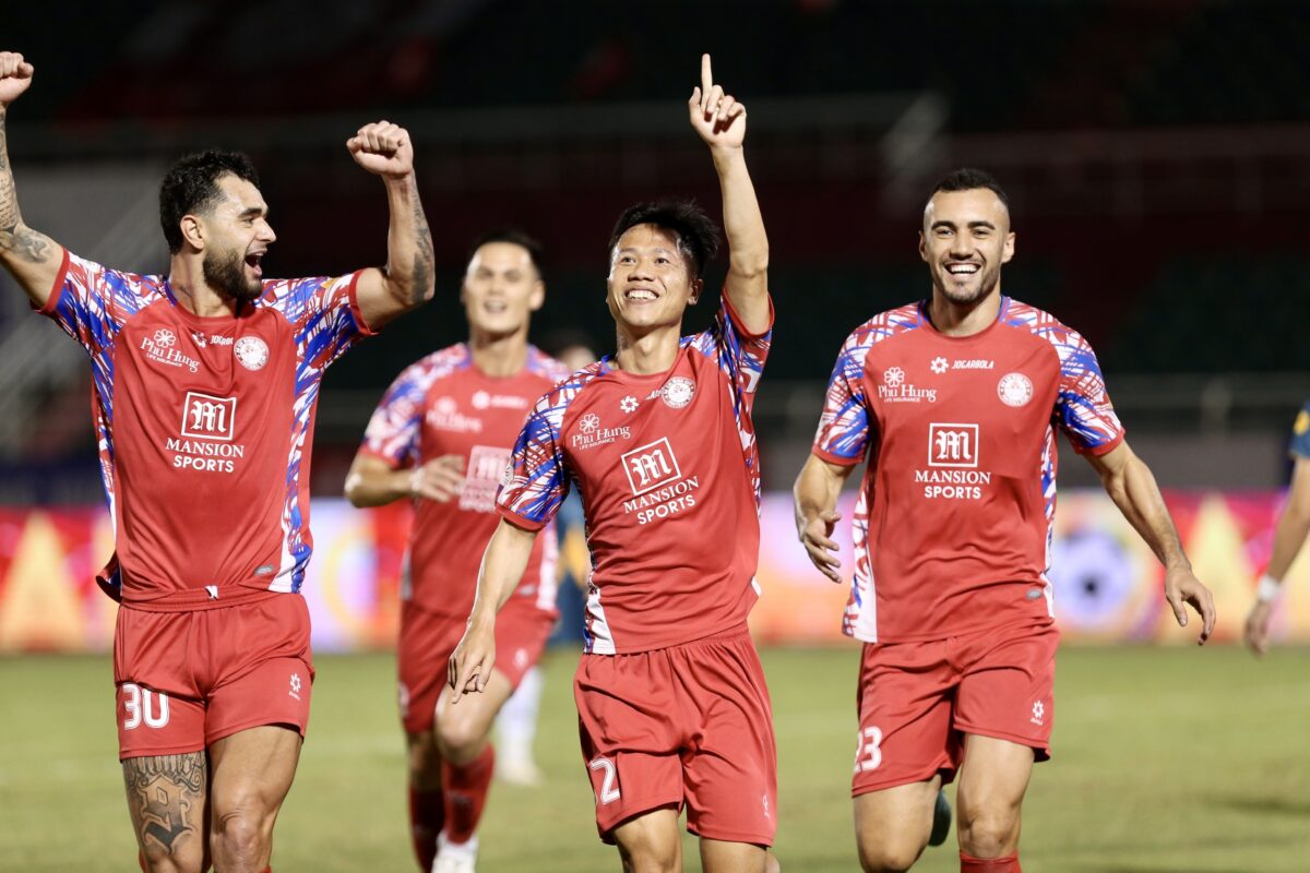 Minh Vương nói gì giữa 'bão tin đồn' rời đội, HAGL thua đau TP.HCM: Nguy cơ rớt hạng- Ảnh 2. Minh Vương nói gì giữa 'bão tin đồn' rời đội, HAGL thua đau TP.HCM: Nguy cơ rớt hạng- Ảnh 2.