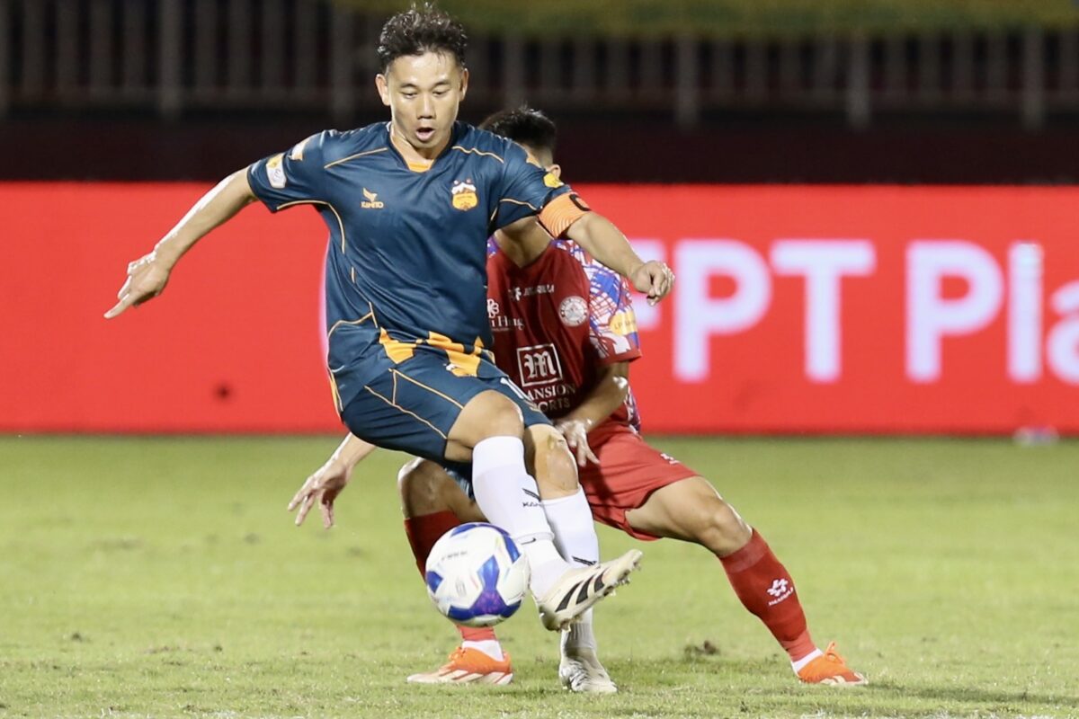 Minh Vương nói gì giữa 'bão tin đồn' rời đội, HAGL thua đau TP.HCM: Nguy cơ rớt hạng- Ảnh 1. Minh Vương nói gì giữa 'bão tin đồn' rời đội, HAGL thua đau TP.HCM: Nguy cơ rớt hạng- Ảnh 1.