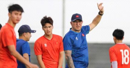 HLV Roland dặn học trò điều đặc biệt, U.17 Việt Nam sẵn sàng gây sốc trước Nhật Bản HLV Roland dặn học trò điều đặc biệt, U.17 Việt Nam sẵn sàng gây sốc trước Nhật Bản