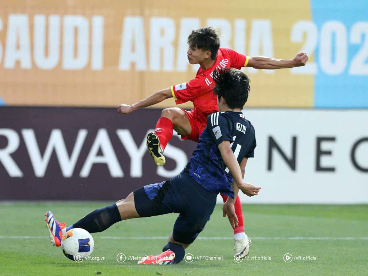 U.17 Việt Nam kiên cường vượt núi Phú Sĩ: Quyết thắng UAE, làm nên chiến tịch lịch sử- Ảnh 4. U.17 Việt Nam kiên cường vượt núi Phú Sĩ: Quyết thắng UAE, làm nên chiến tịch lịch sử- Ảnh 4.