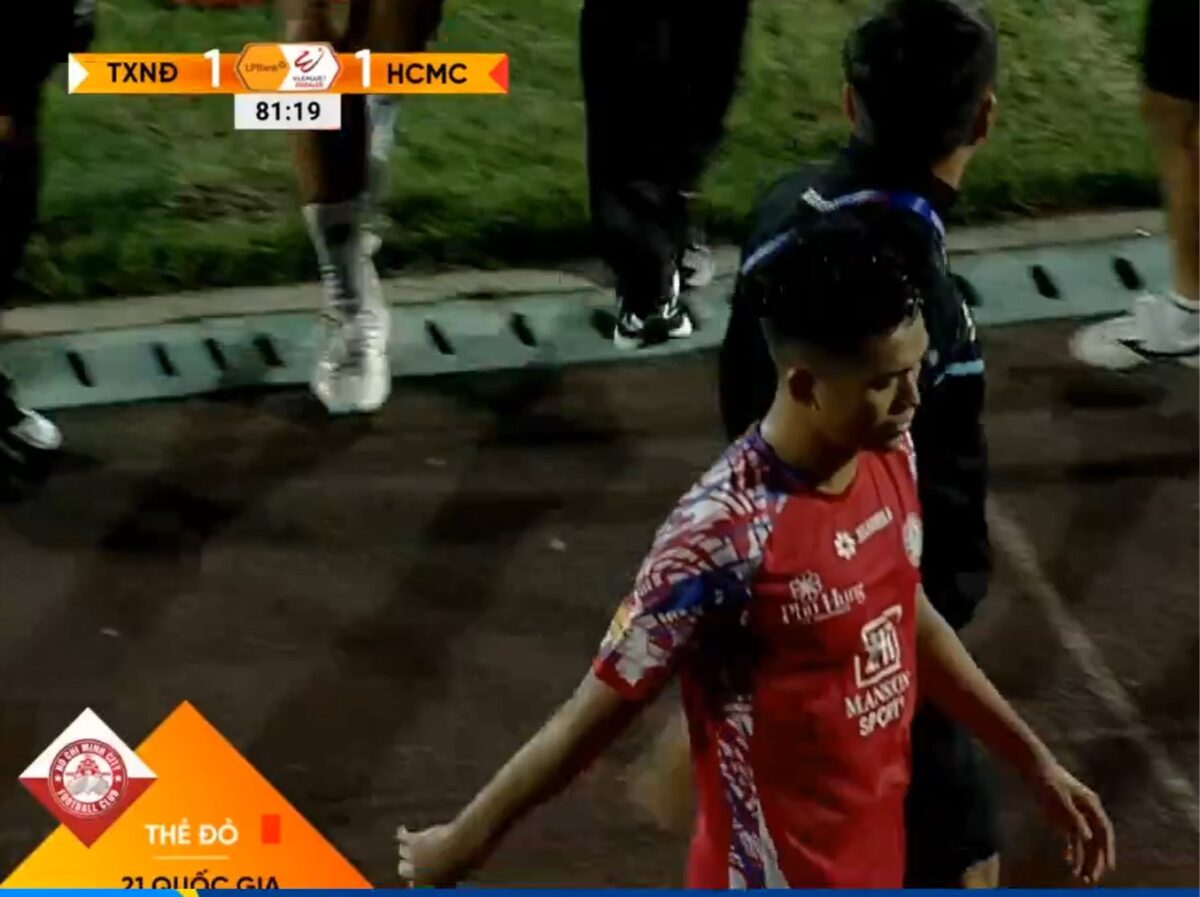 Cuộc chiến 112 phút cực nóng với 2 thẻ đỏ, đội TP.HCM ‘bắt’ Nam Định phải chia điểm- Ảnh 9. Cuộc chiến 112 phút cực nóng với 2 thẻ đỏ, đội TP.HCM ‘bắt’ Nam Định phải chia điểm- Ảnh 9.