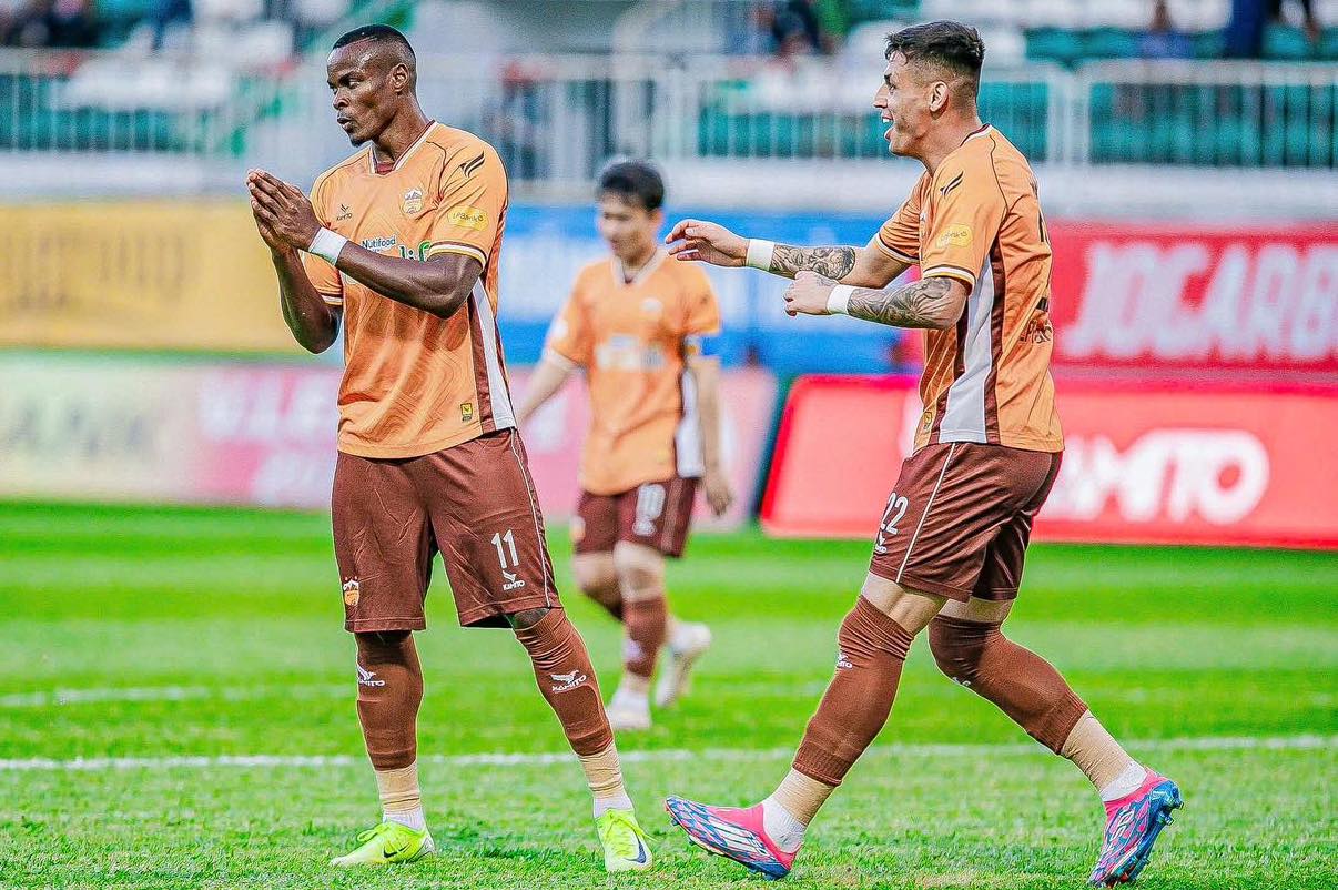 Thắng đậm nhất ở Pleiku sau 6 năm, HAGL cần thêm bao nhiêu điểm để trụ hạng?- Ảnh 1. Thắng đậm nhất ở Pleiku sau 6 năm, HAGL cần thêm bao nhiêu điểm để trụ hạng?- Ảnh 1.