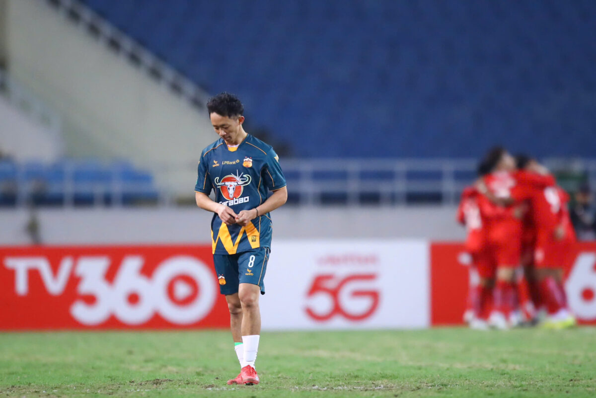 Nóng: Lý Đức chấn thương gối nguy cơ lỡ SEA Games, HAGL bức xúc sân Mỹ Đình - Ảnh 4. Nóng: Lý Đức chấn thương gối nguy cơ lỡ SEA Games, HAGL bức xúc sân Mỹ Đình - Ảnh 4.