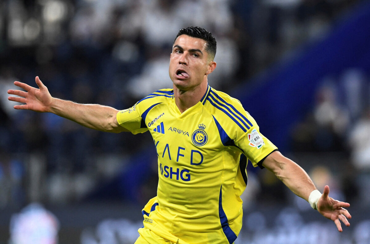 Ronaldo ghi cú đúp ngoạn mục, Al Nassr sống lại cơ hội vô địch Saudi Pro League- Ảnh 1. Ronaldo ghi cú đúp ngoạn mục, Al Nassr sống lại cơ hội vô địch Saudi Pro League- Ảnh 1.