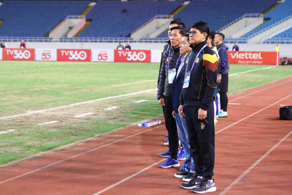 Nóng: Lý Đức chấn thương gối nguy cơ lỡ SEA Games, HAGL bức xúc sân Mỹ Đình - Ảnh 1. Nóng: Lý Đức chấn thương gối nguy cơ lỡ SEA Games, HAGL bức xúc sân Mỹ Đình - Ảnh 1.