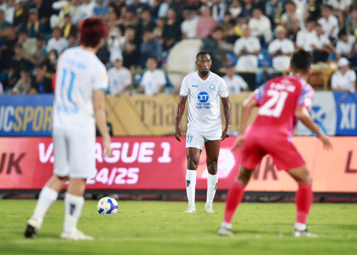 Cuộc chiến 112 phút cực nóng với 2 thẻ đỏ, đội TP.HCM ‘bắt’ Nam Định phải chia điểm- Ảnh 5. Cuộc chiến 112 phút cực nóng với 2 thẻ đỏ, đội TP.HCM ‘bắt’ Nam Định phải chia điểm- Ảnh 5.